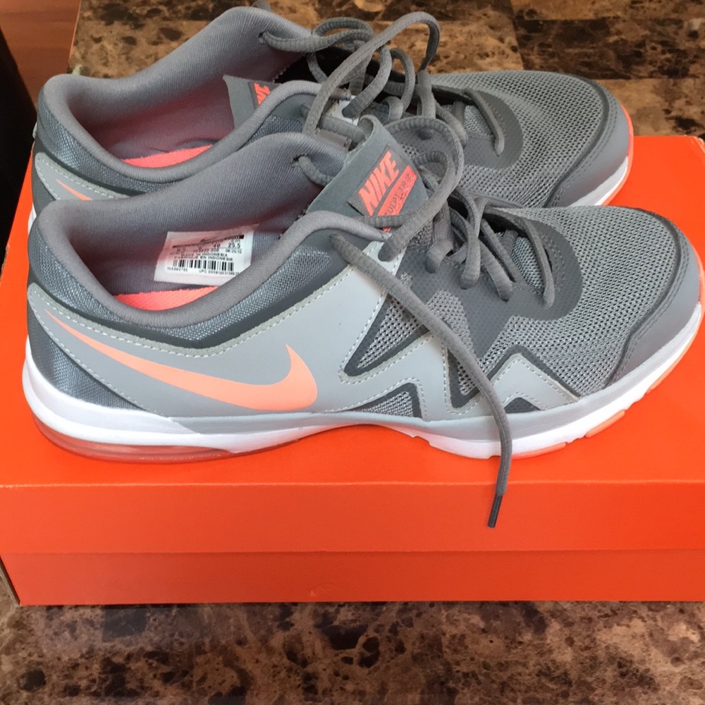 Nike (women’s) Air Sculpt TR 2